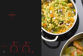 Quinoa som tilberedes på en induksjonskoketopp