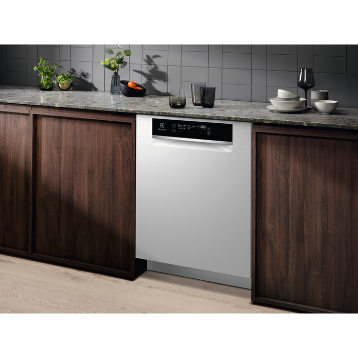 Electrolux - Frittstående oppvaskmaskin 45-60 cm - ESS87300UW