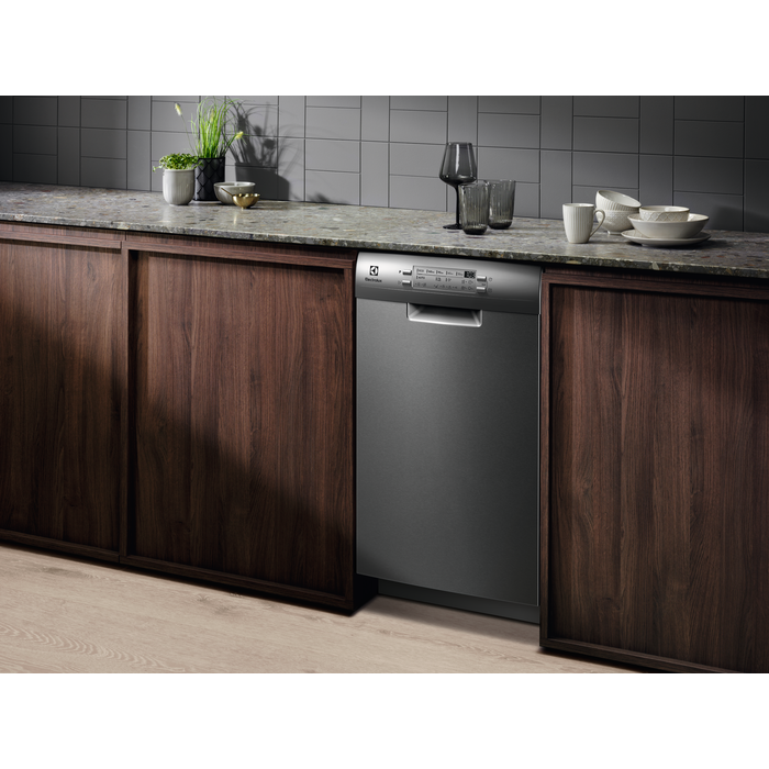 Electrolux - Frittstående oppvaskmaskin 45-60 cm - ESS42200SX