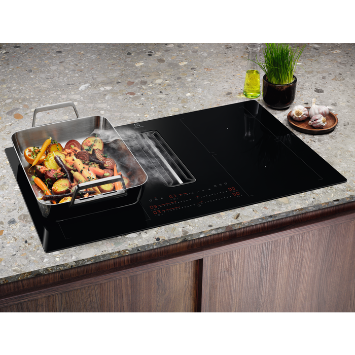 Electrolux - Induksjonstopp med integrert ventilator - HHKB870S
