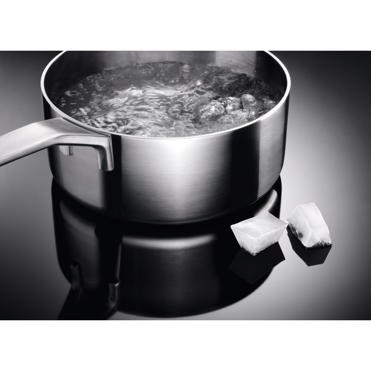 Electrolux - Elektrisk komfyr - LKI66441NW