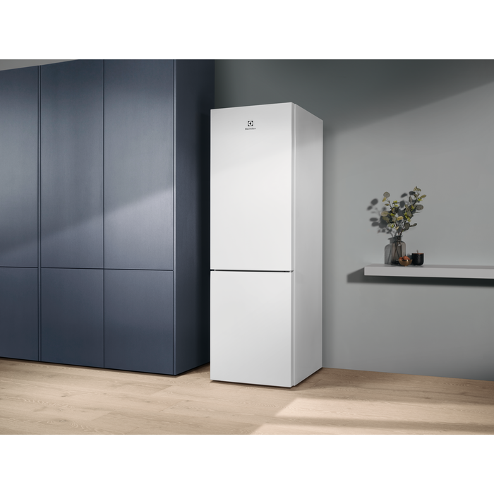 Electrolux - Frittstående kombiskap - KNT6ME33WR