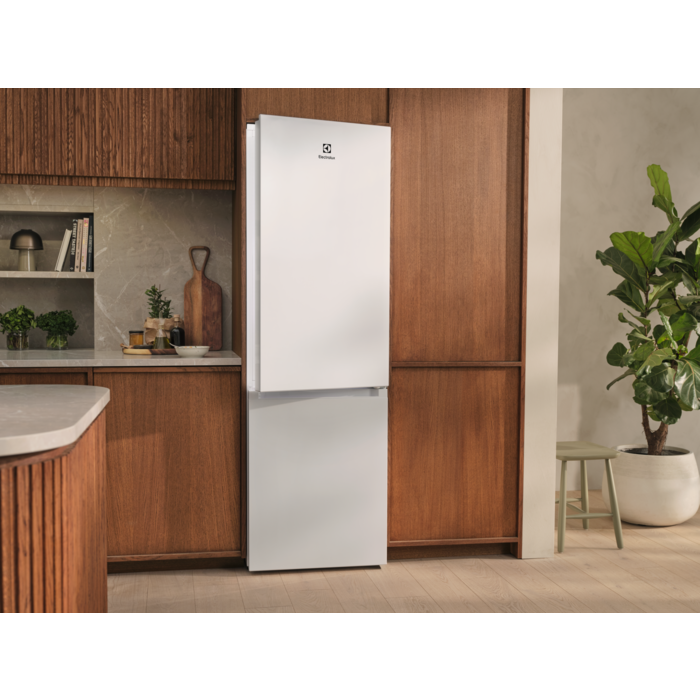 Electrolux - Frittstående kombiskap - KRC618DW