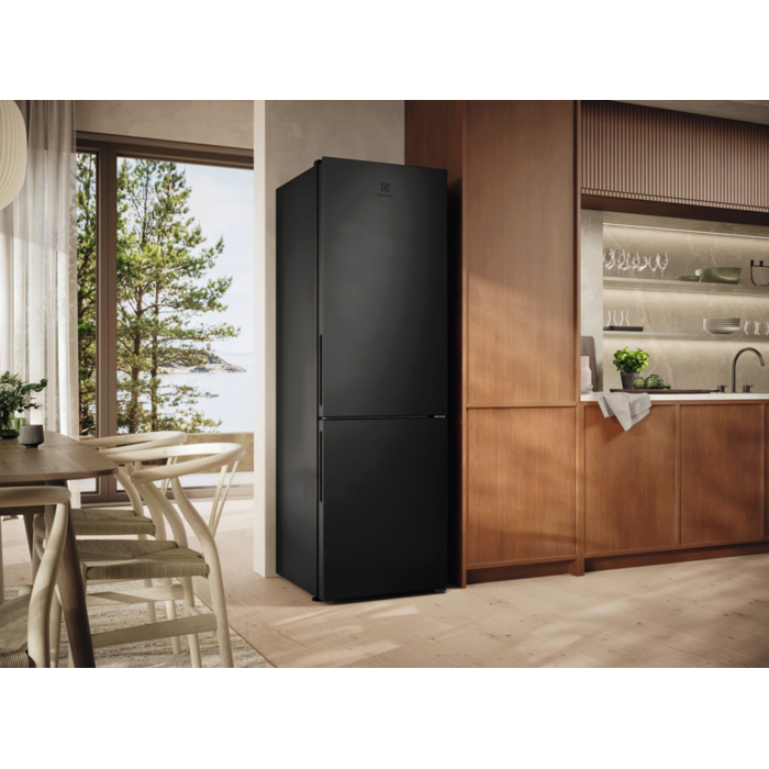 Electrolux - Frittstående kombiskap - LNC8MC32B