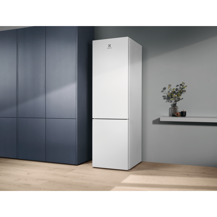 Electrolux - Frittstående kombiskap - LNT5ME36W1