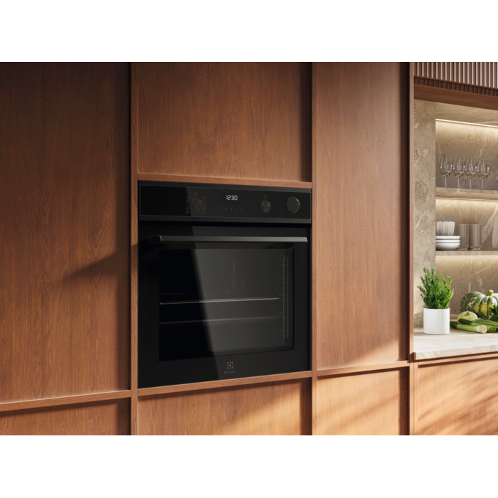 Electrolux - Innbyggingsovn - Y6POC67WH