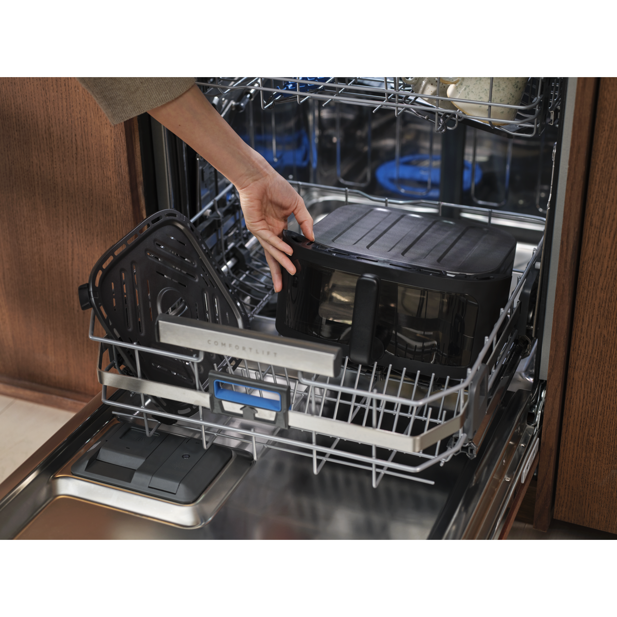 The 800 Dual Air Fryer has non-stick, dishwasher-safe parts.