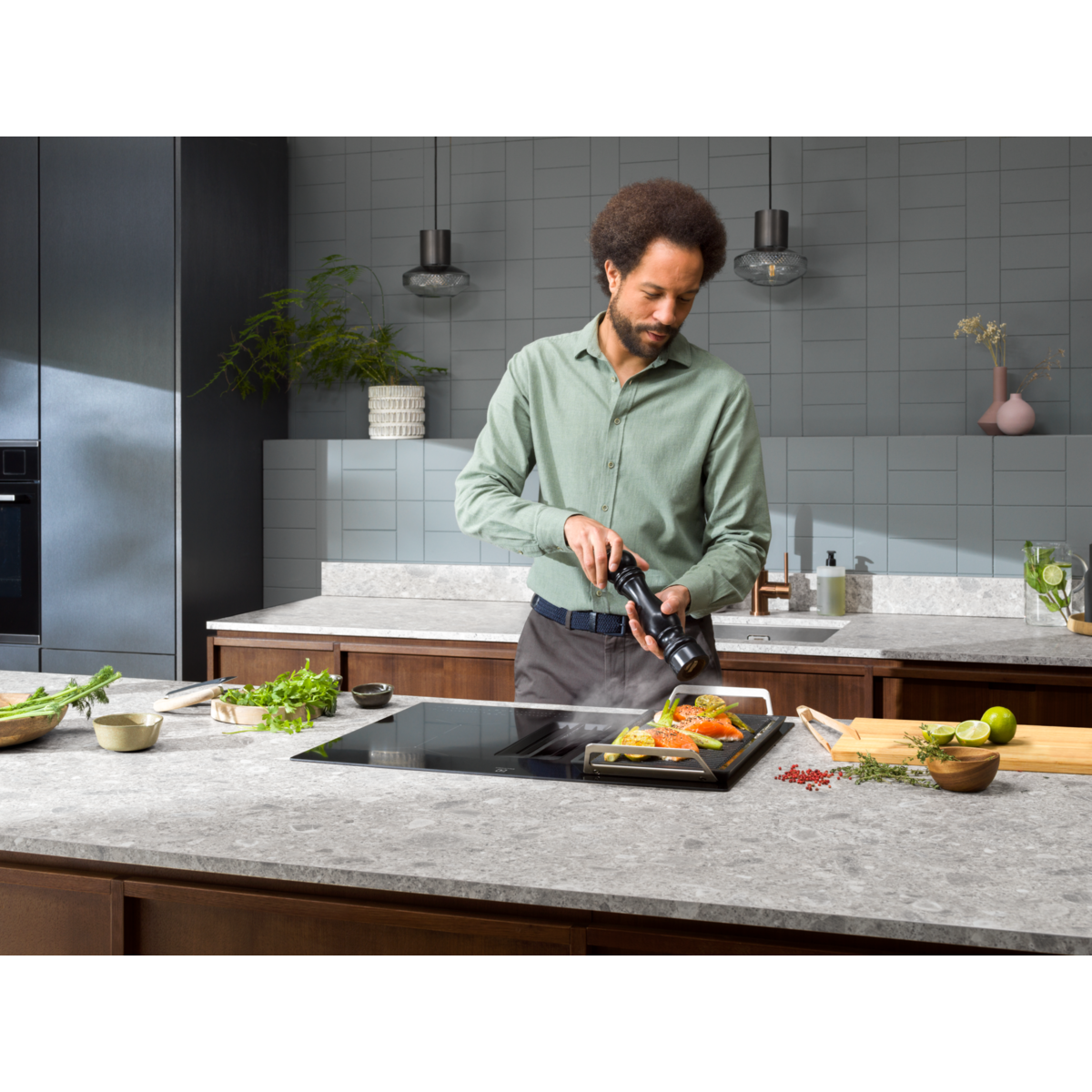 Electrolux - Induksjonstopp med integrert ventilator - HHOB760S