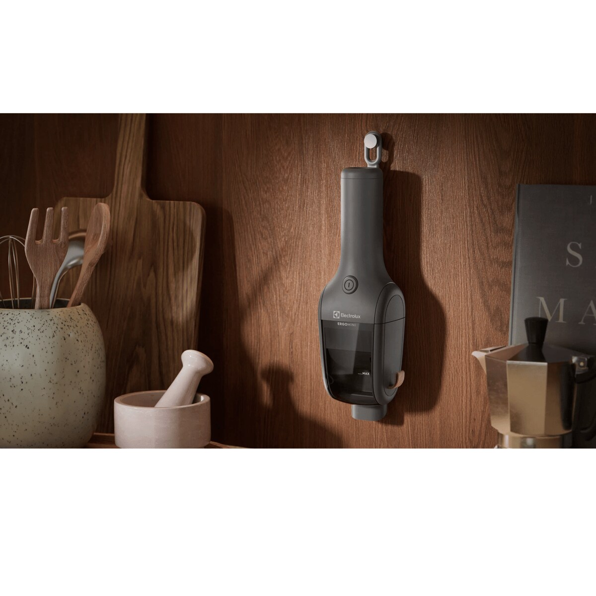 Powerful and practical handheld cleaner weighing just 0,55kg