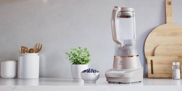 Explore 7 Blender på bordet