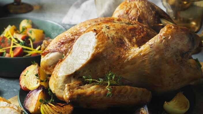 En kylling tilberedt i en dampovn