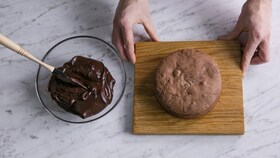 Sjokoladeglasur i en bolle