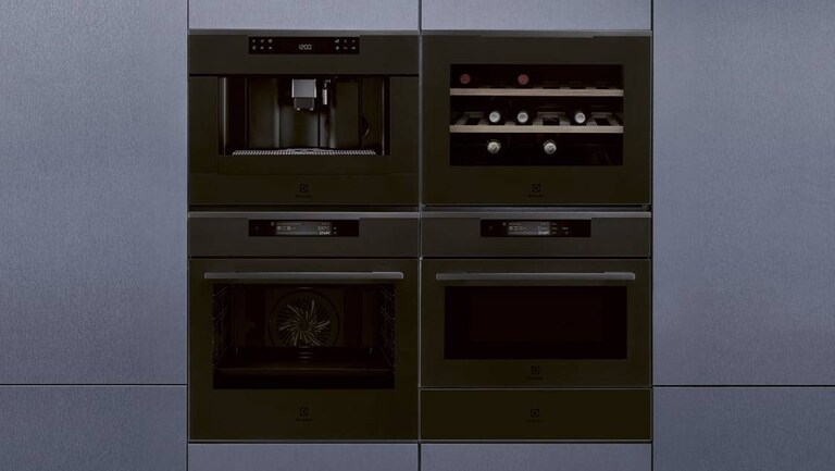 Integrert vinskap og kaffemaskin