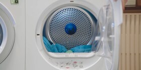 Et nærbilde av en tørkeball i en tørketrommel fra Electrolux