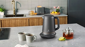 Kettle and two mugs on a table