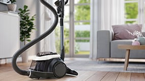 en poseløs støvsuger på på et gulv