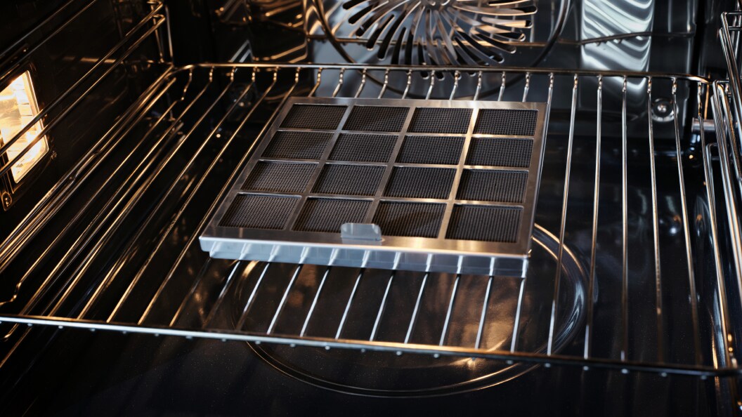 Electrolux kullfilter i en ovn. 