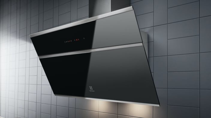 Vertikal ventilator i svart design