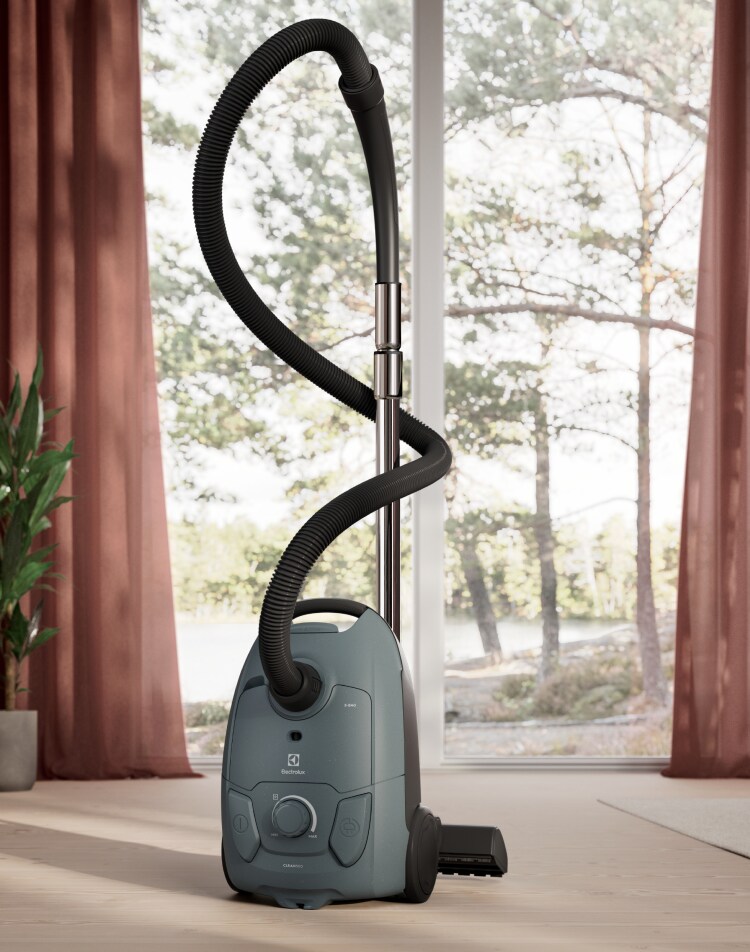 Electrolux 500 Bagged Cleaner i en lys stue.