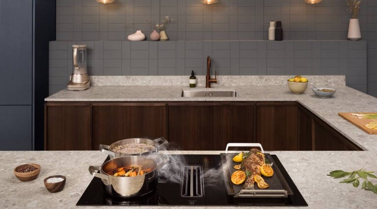 Matlaging på en komfyr som gir en bærekraftig livsstil i hverdagen