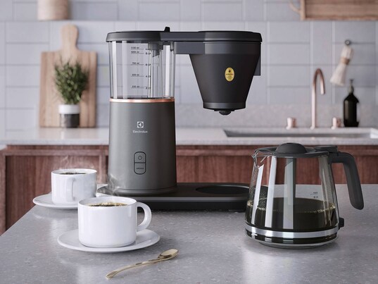 en kaffetrakter fra electrolux på en kjøkkenbenk