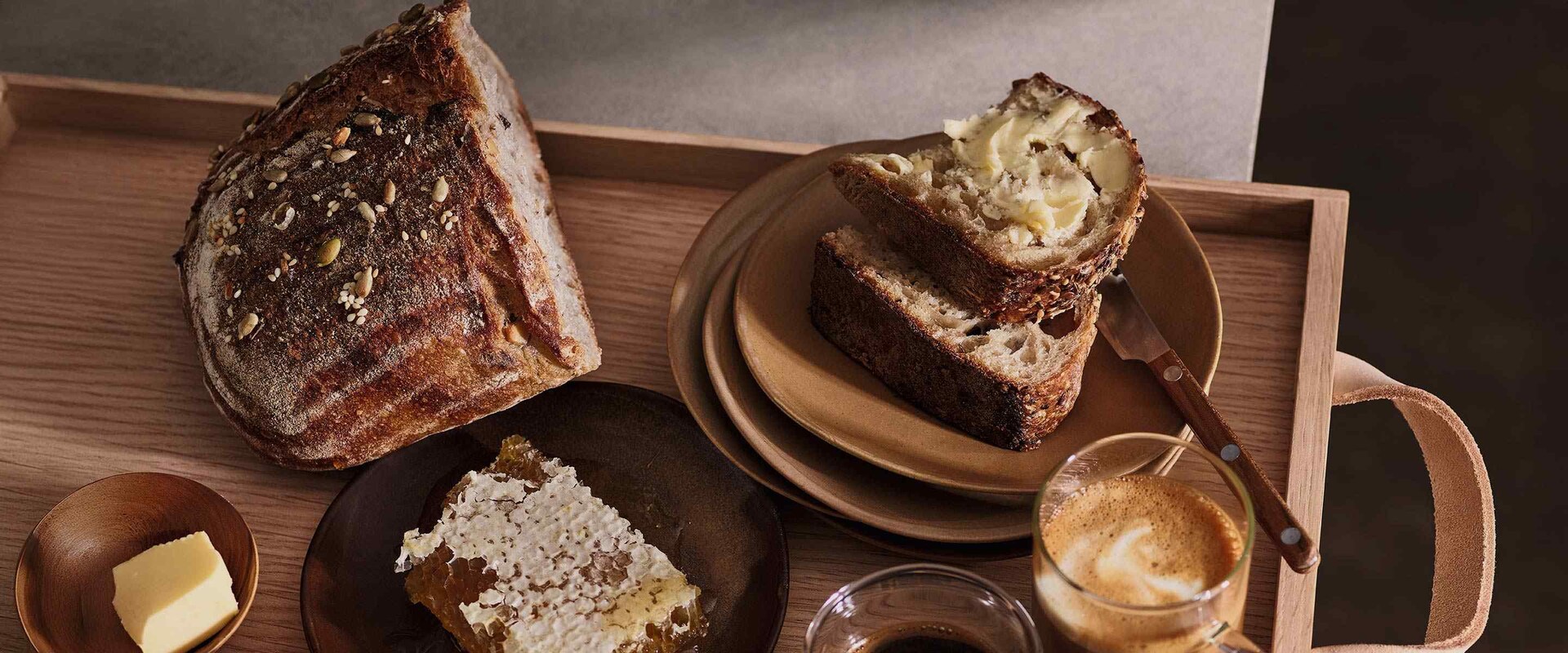 Ristet brød med smør.