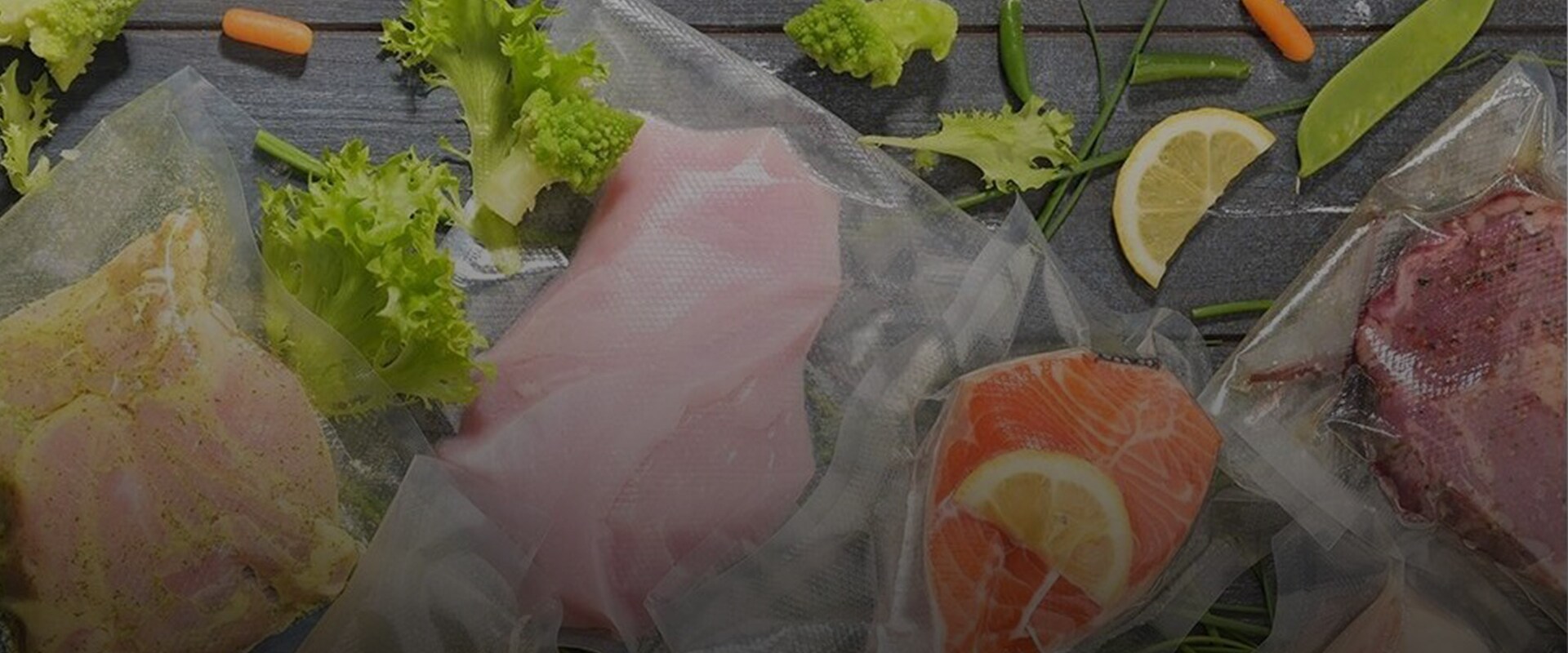 Vakuumforseglede råvarer, laks, kjøtt og kylling