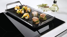 Plancha Grill fra Electrolux med mat