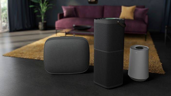 Tre luftrensere i ulike modeller og farger fra Electrolux står ved siden av hverandre.