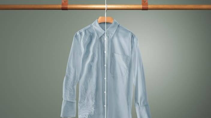 En hvit skjorte på en henger