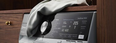 Electrolux integrert vaskemaskin med en skjorte på